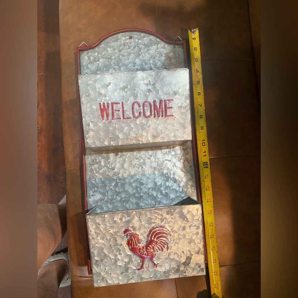 Farm style mail holder